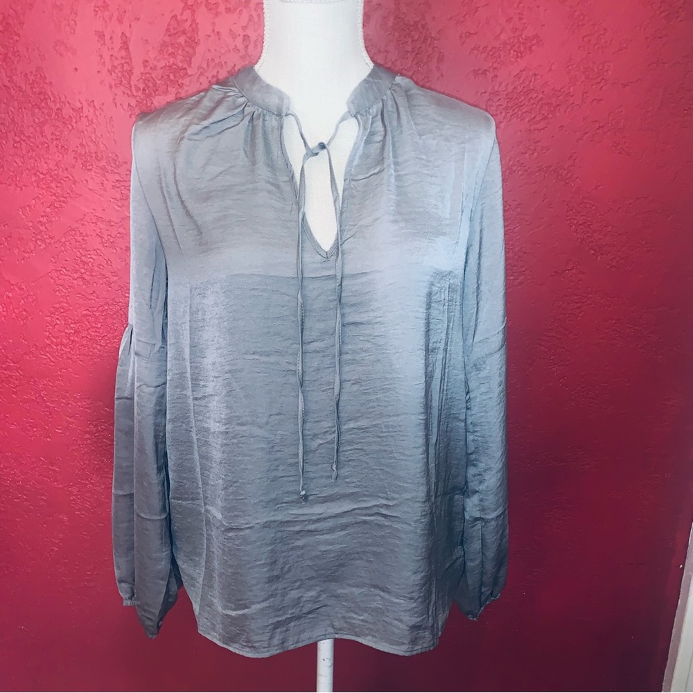 Womens gray v-neck blouse size small by Alex & Lili